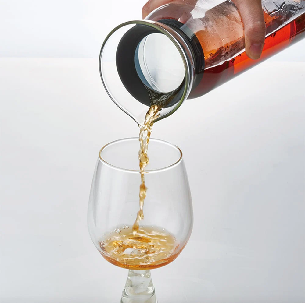 Hario Cold Brew Tea Filter in Pitcher 900ml - Image 3